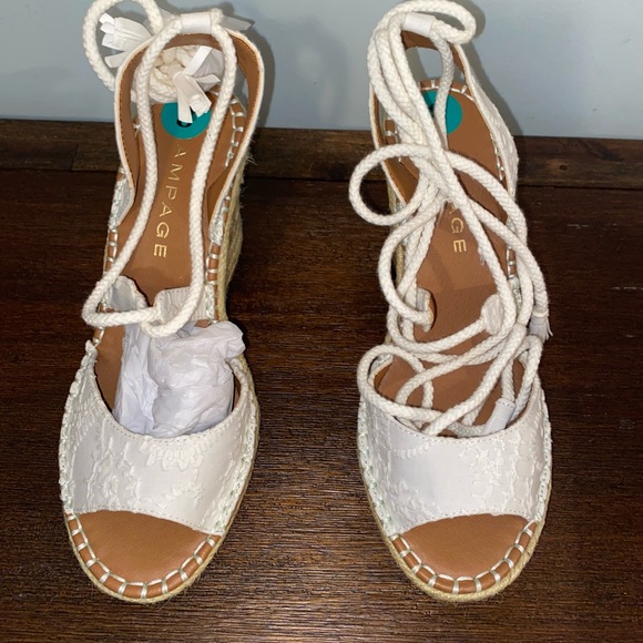 RAMPAGE HARRIET WHITE EYELET PLATFORM SANDAL - Picture 3 of 7